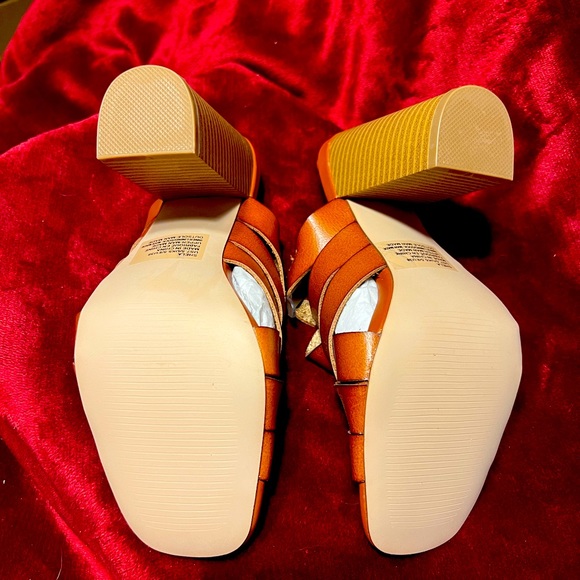 Gorgeous Leather Strappy 4” Heel Sandals Size: 7.5 *NEW* - Picture 4 of 6